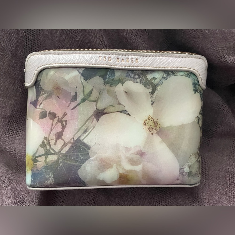 Ted Baker London/Faux Leather Zip Pouch EUC